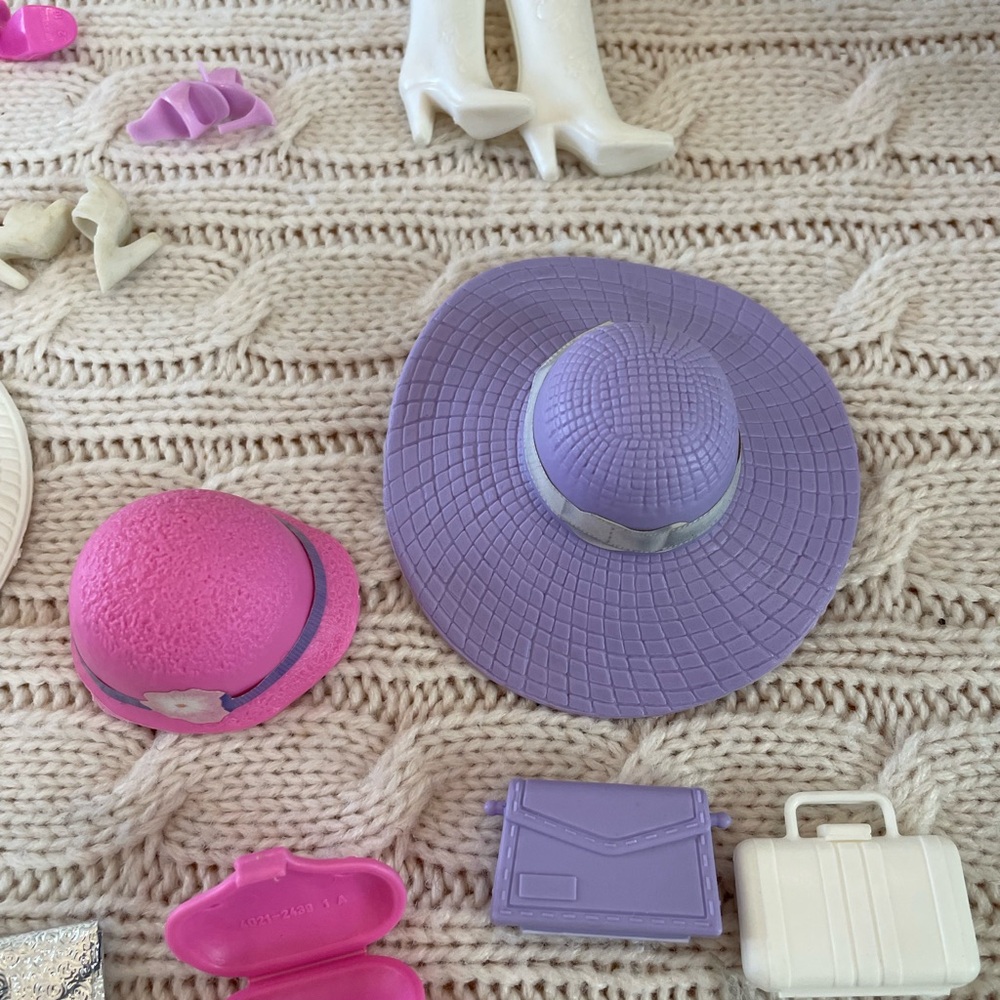 VTG 1980s Barbie accessory lot. 25 pcs: shoes/cowboy boots, purses, belts, bags - Picture 4 of 13